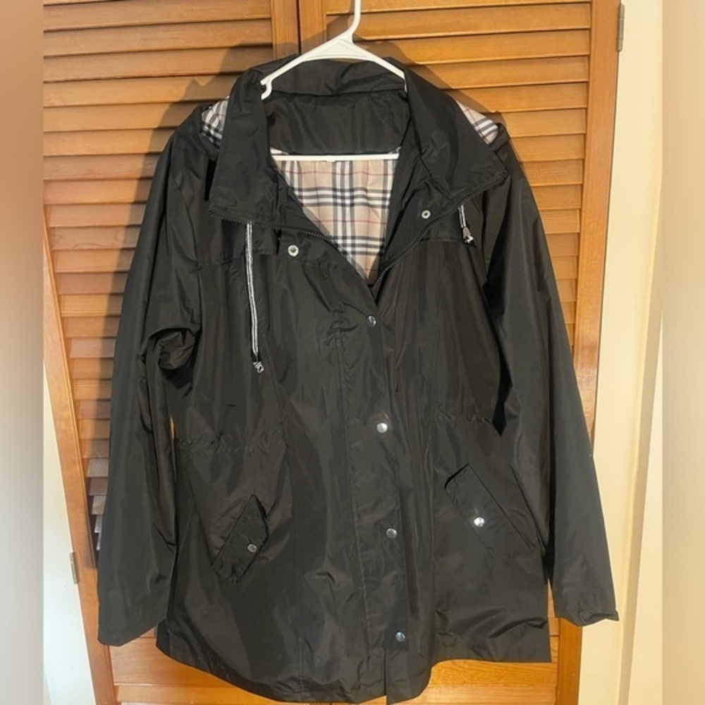Brand new no brand check interior/ black rain jacket. Ladies Sz XXL 💥Mint